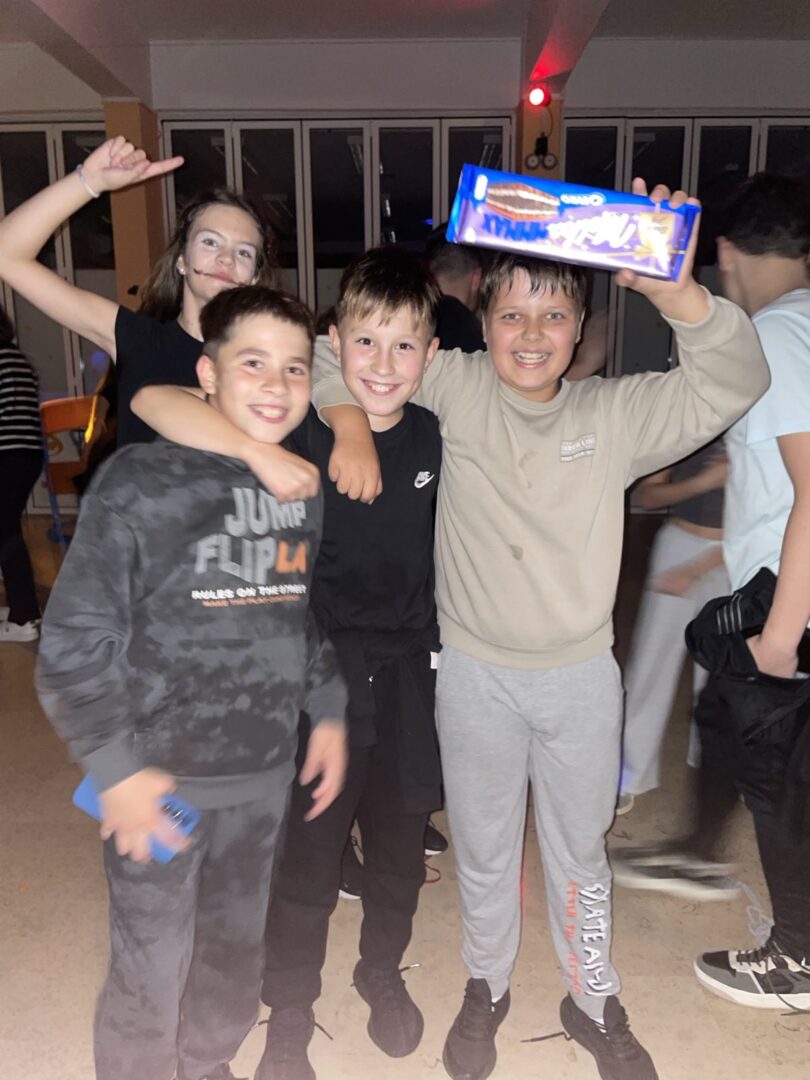 IMG-b15445bc3dfef96eba7100b223c9d8e4-V